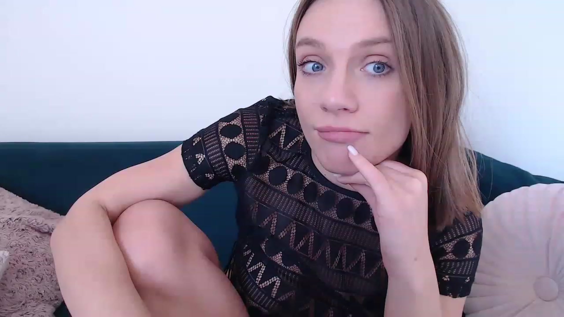 Gallery image thumbnail from call_me_em's myfreecams stream on, 05/27/2023, 10:25 image 17 of 20
