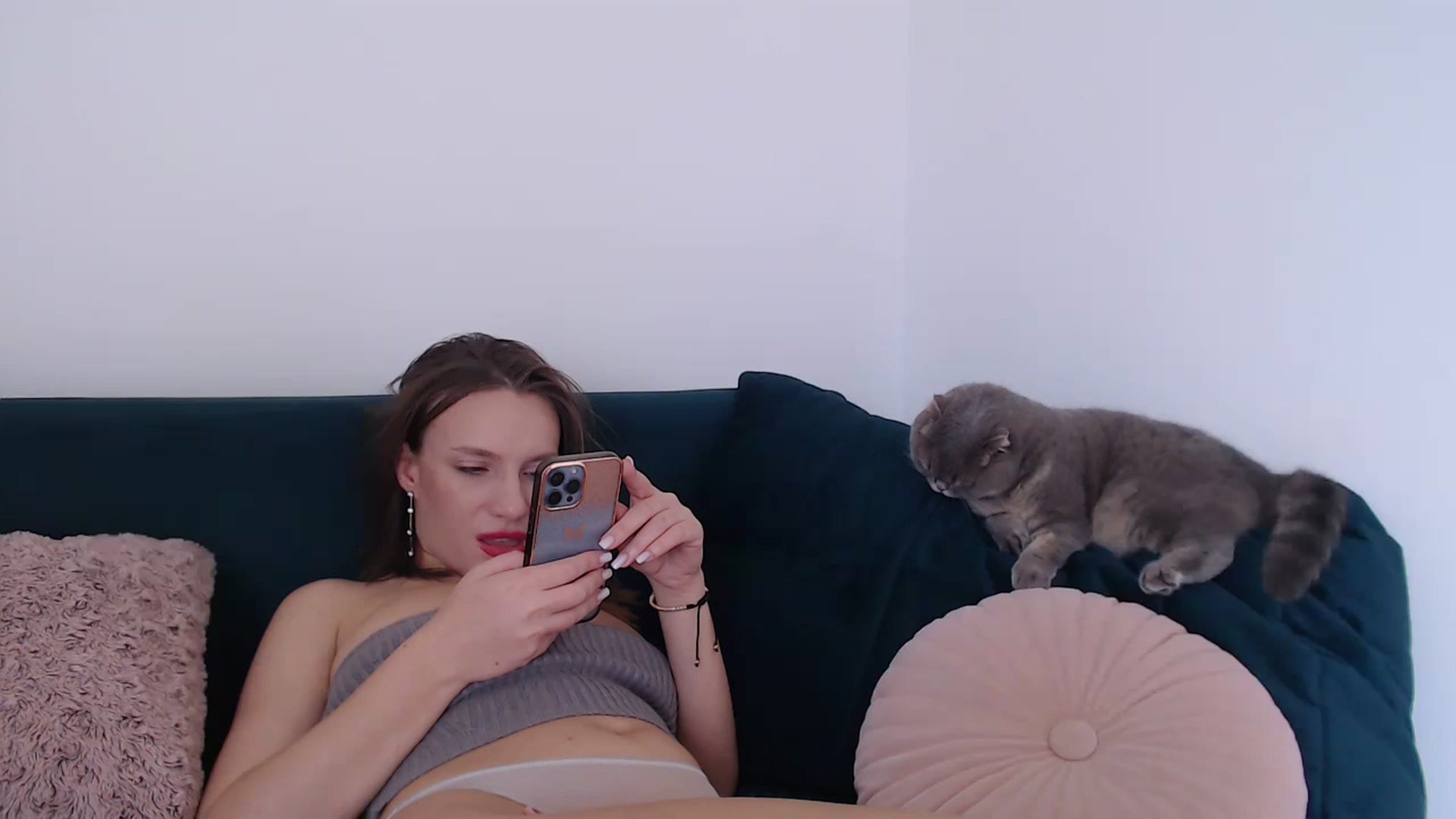 Gallery image thumbnail from call_me_em's myfreecams stream on, 06/01/2023, 11:08 image 14 of 20