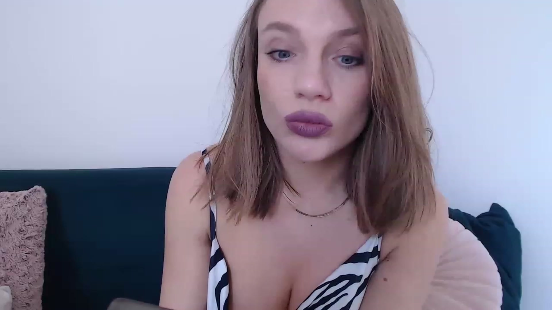 Gallery image thumbnail from call_me_em's myfreecams stream on, 06/02/2023, 09:28 image 14 of 20