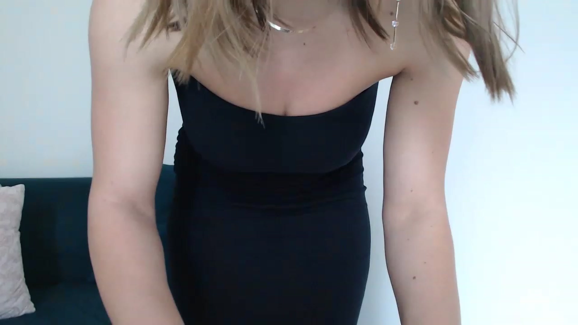 Gallery image thumbnail from call_me_em's myfreecams stream on, 06/04/2023, 09:05 image 12 of 20