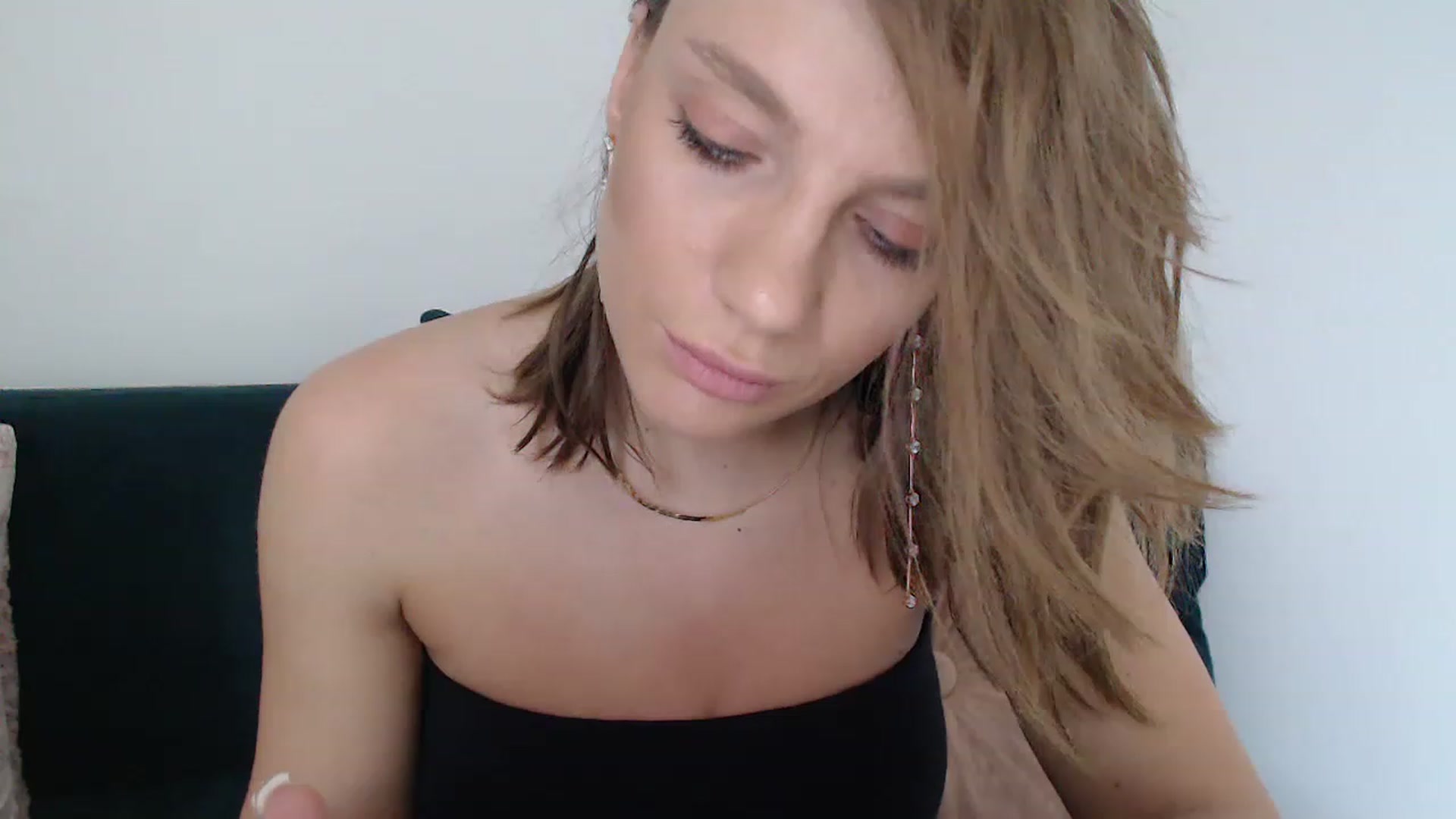 Gallery image thumbnail from call_me_em's myfreecams stream on, 06/04/2023, 09:05 image 19 of 20