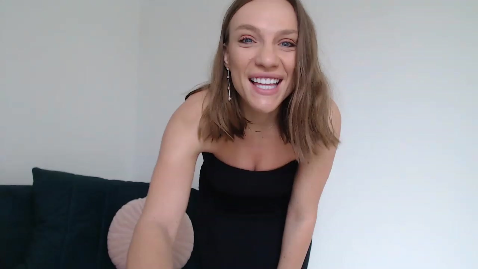 Gallery image thumbnail from call_me_em's myfreecams stream on, 06/04/2023, 09:05 image 11 of 20