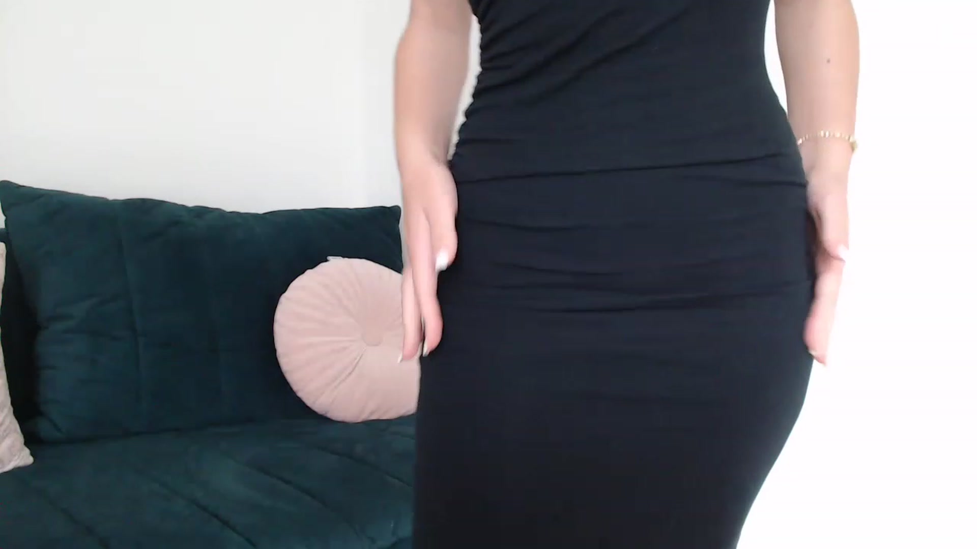 Gallery image thumbnail from call_me_em's myfreecams stream on, 06/04/2023, 09:40 image 10 of 20