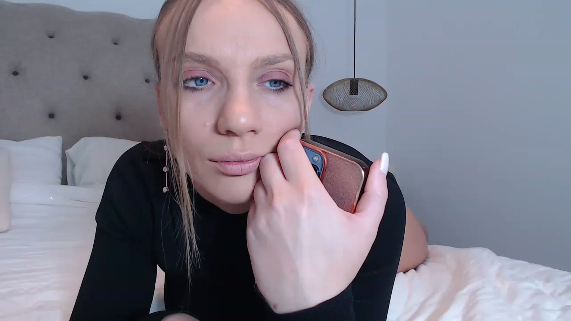 Gallery image thumbnail from call_me_em's myfreecams stream on, 06/04/2023, 19:44 image 3 of 20