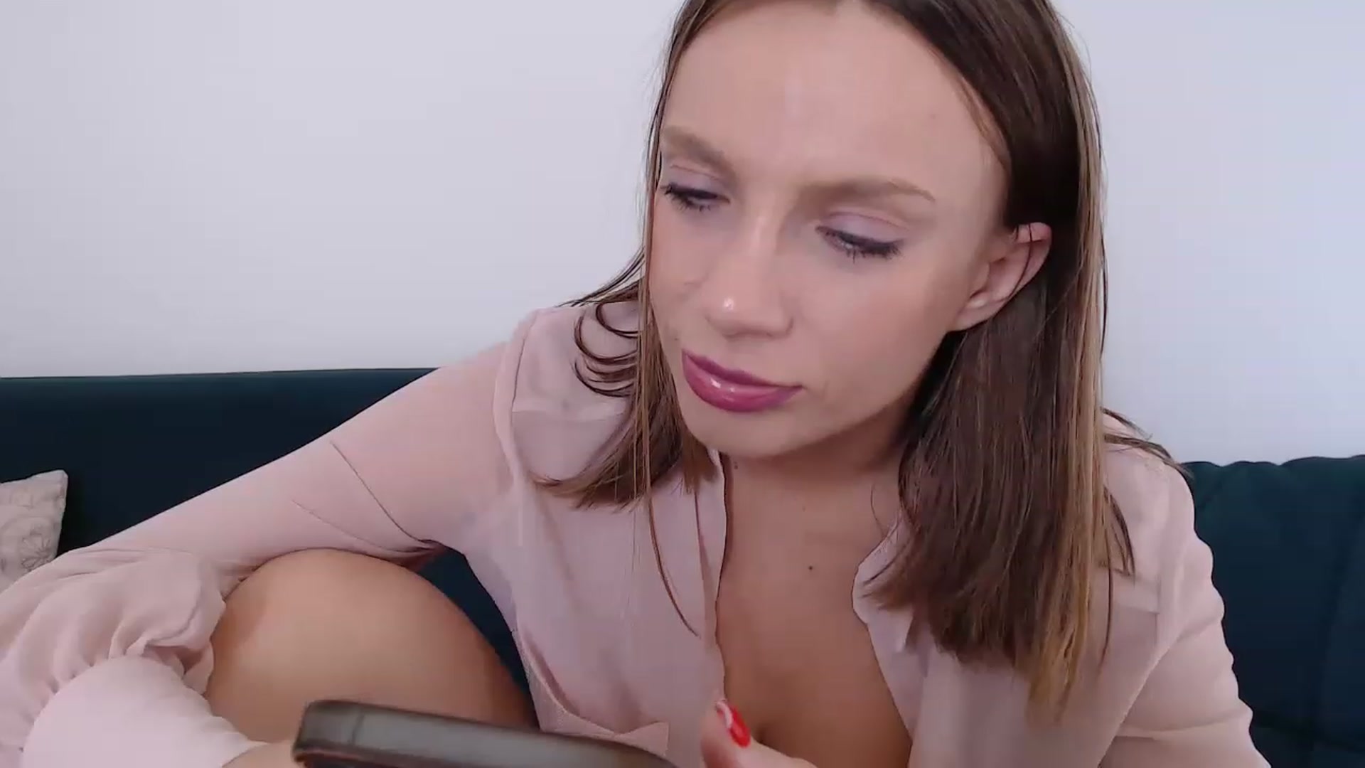 Gallery image thumbnail from call_me_em's myfreecams stream on, 06/25/2023, 09:22 image 16 of 20