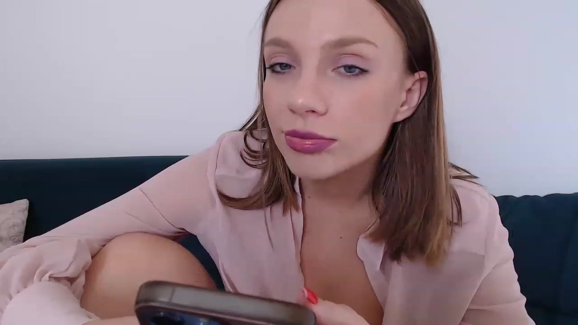 Gallery image thumbnail from call_me_em's myfreecams stream on, 06/25/2023, 09:22 image 15 of 20