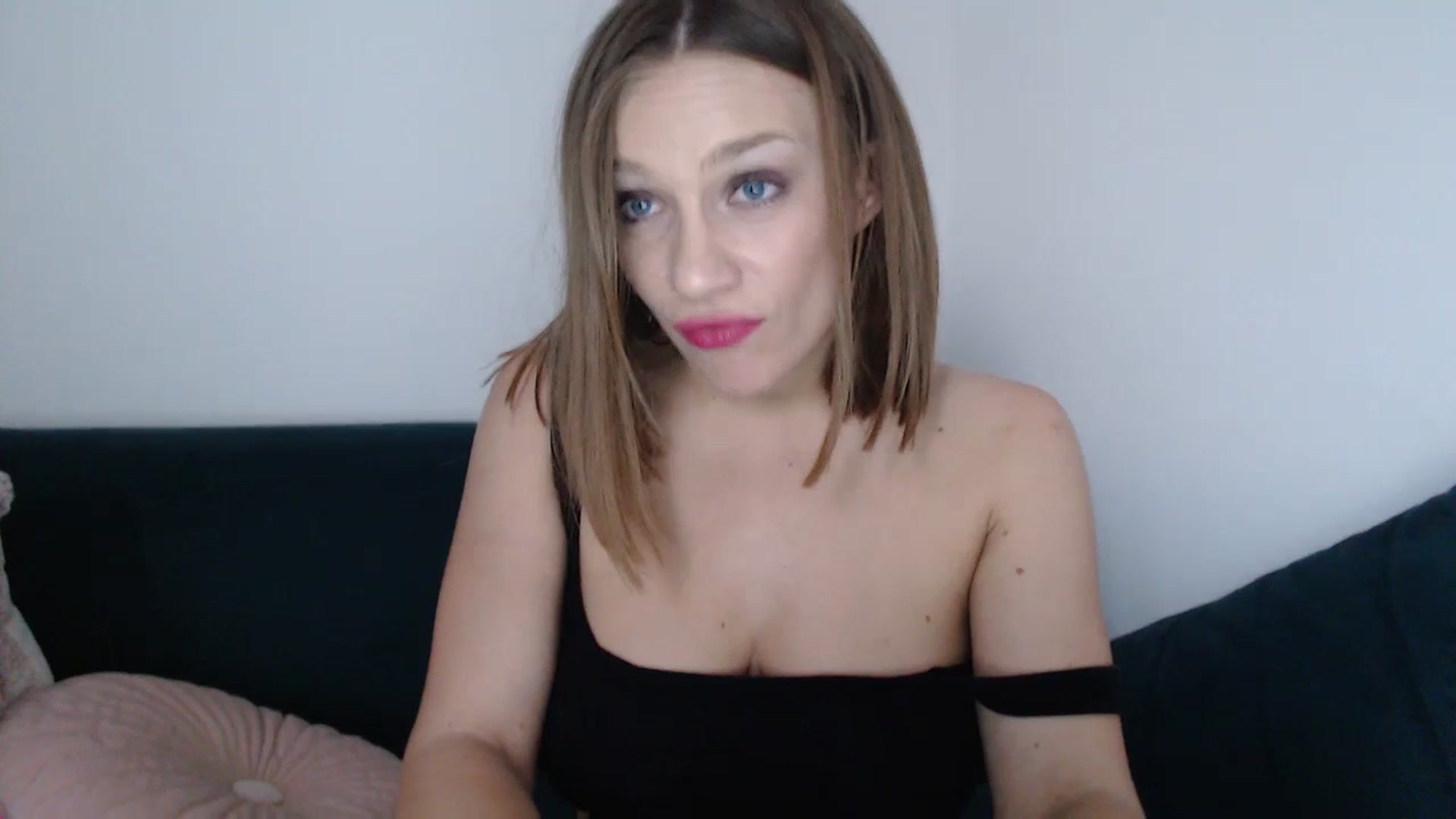 Gallery image thumbnail from call_me_em's myfreecams stream on, 06/30/2023, 19:12 image 12 of 20