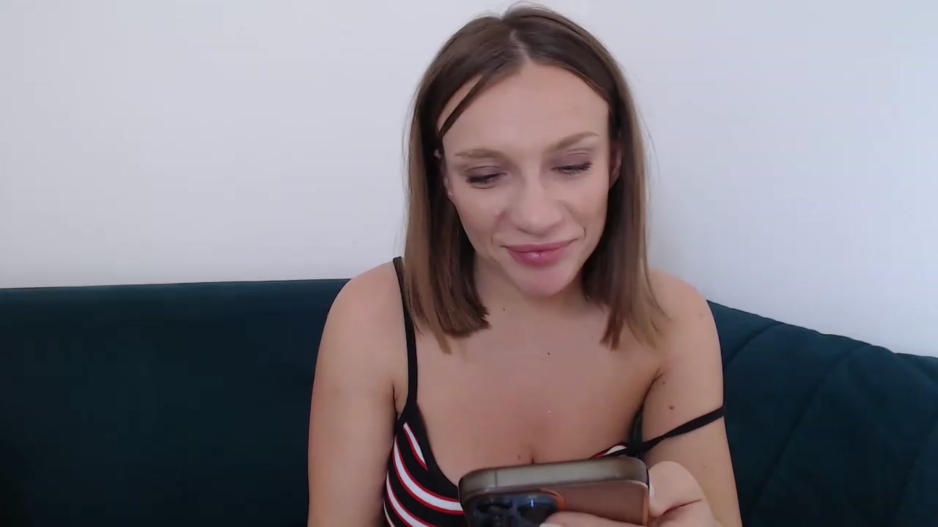 Gallery image thumbnail from call_me_em's myfreecams stream on, 07/04/2023, 10:45 image 18 of 20