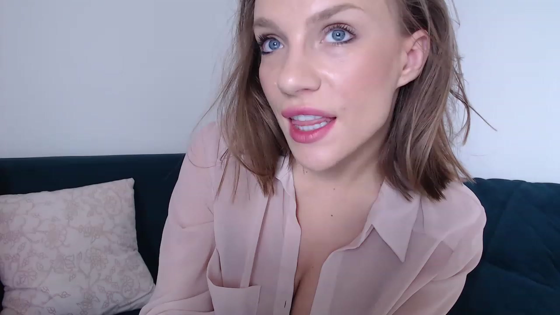 Gallery image thumbnail from call_me_em's myfreecams stream on, 07/07/2023, 16:14 image 1 of 20