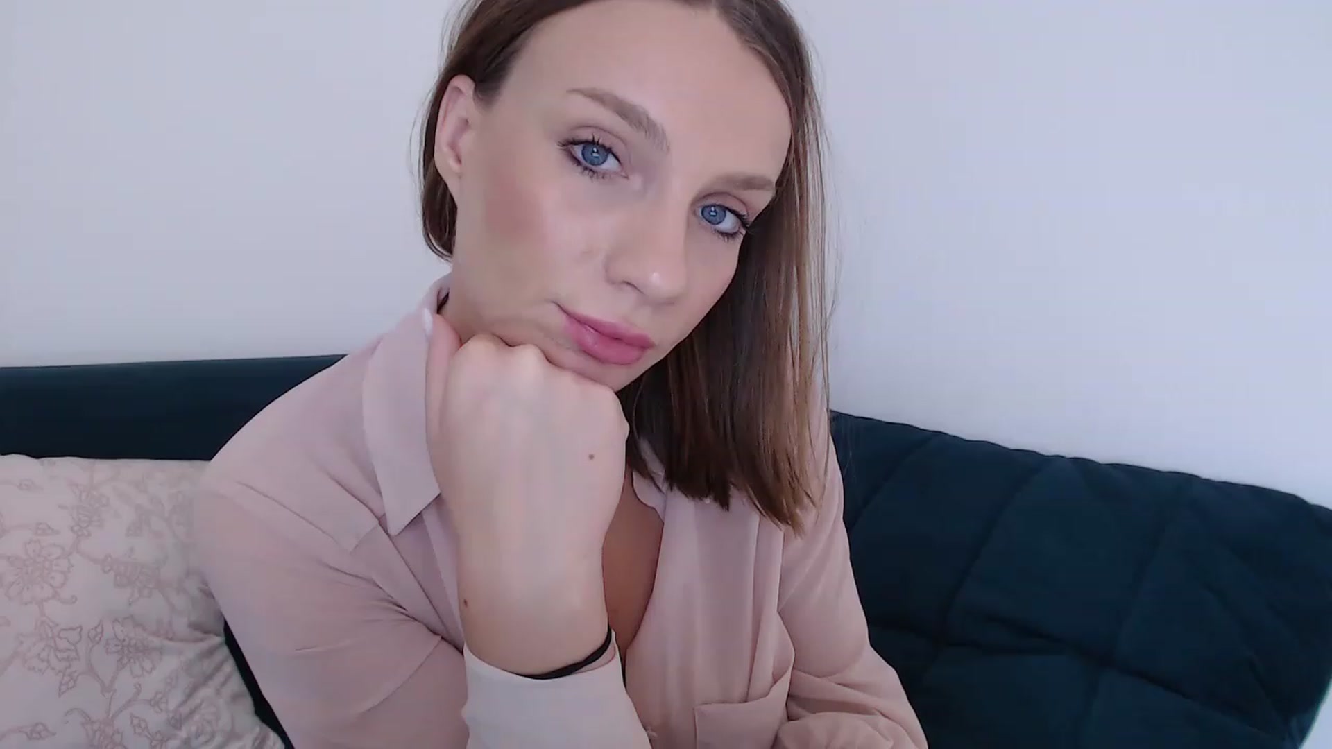 Gallery image thumbnail from call_me_em's myfreecams stream on, 07/07/2023, 16:14 image 11 of 20