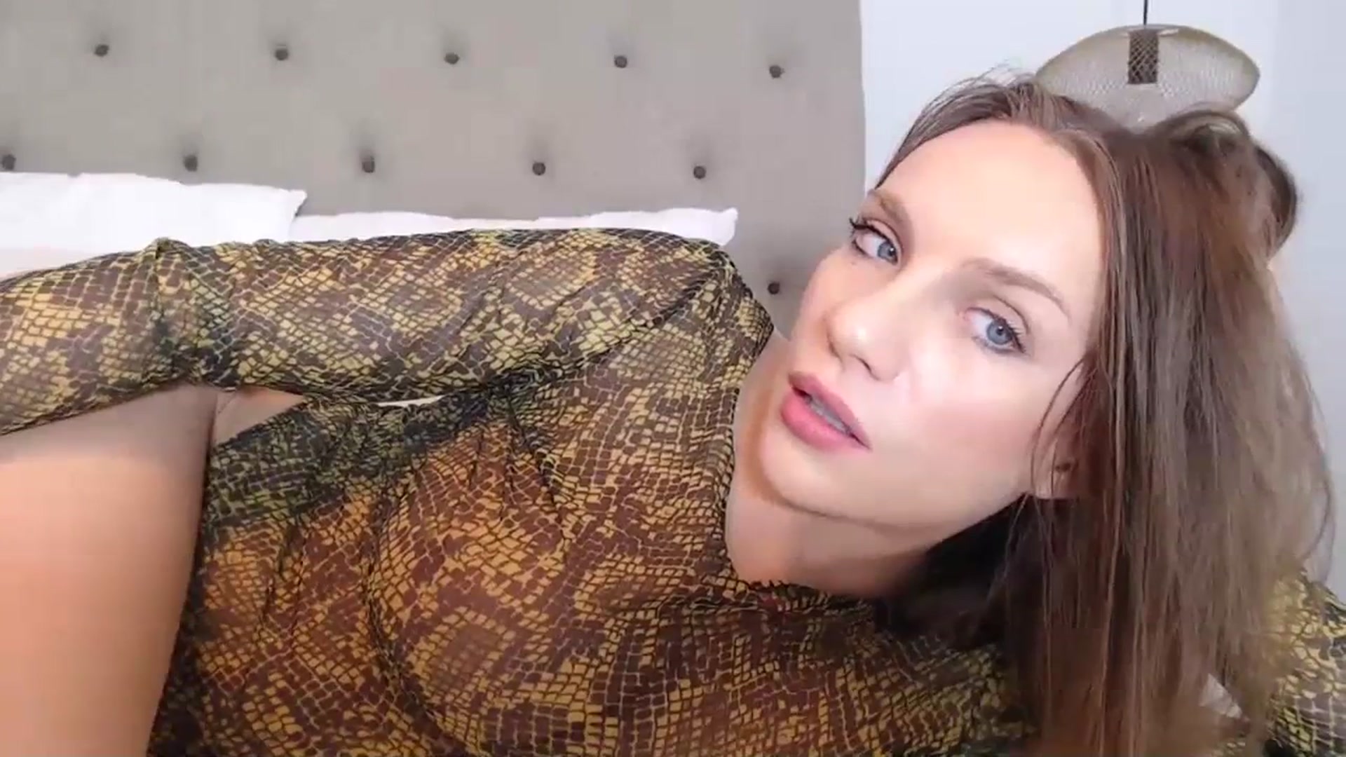 Gallery image thumbnail from call_me_em's myfreecams stream on, 07/07/2023, 19:28 image 6 of 20