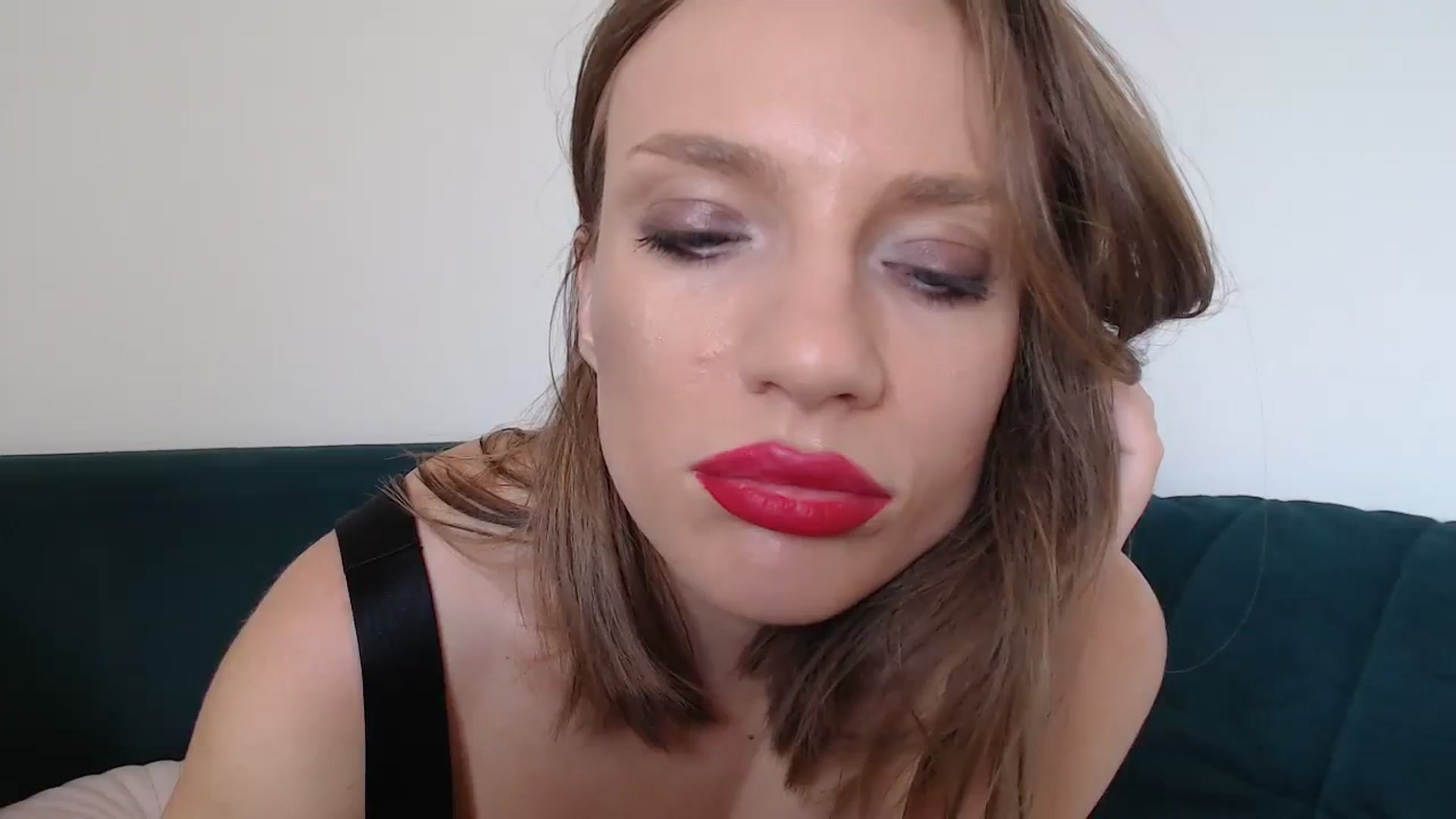 Gallery image thumbnail from call_me_em's myfreecams stream on, 08/03/2023, 07:06 image 15 of 20