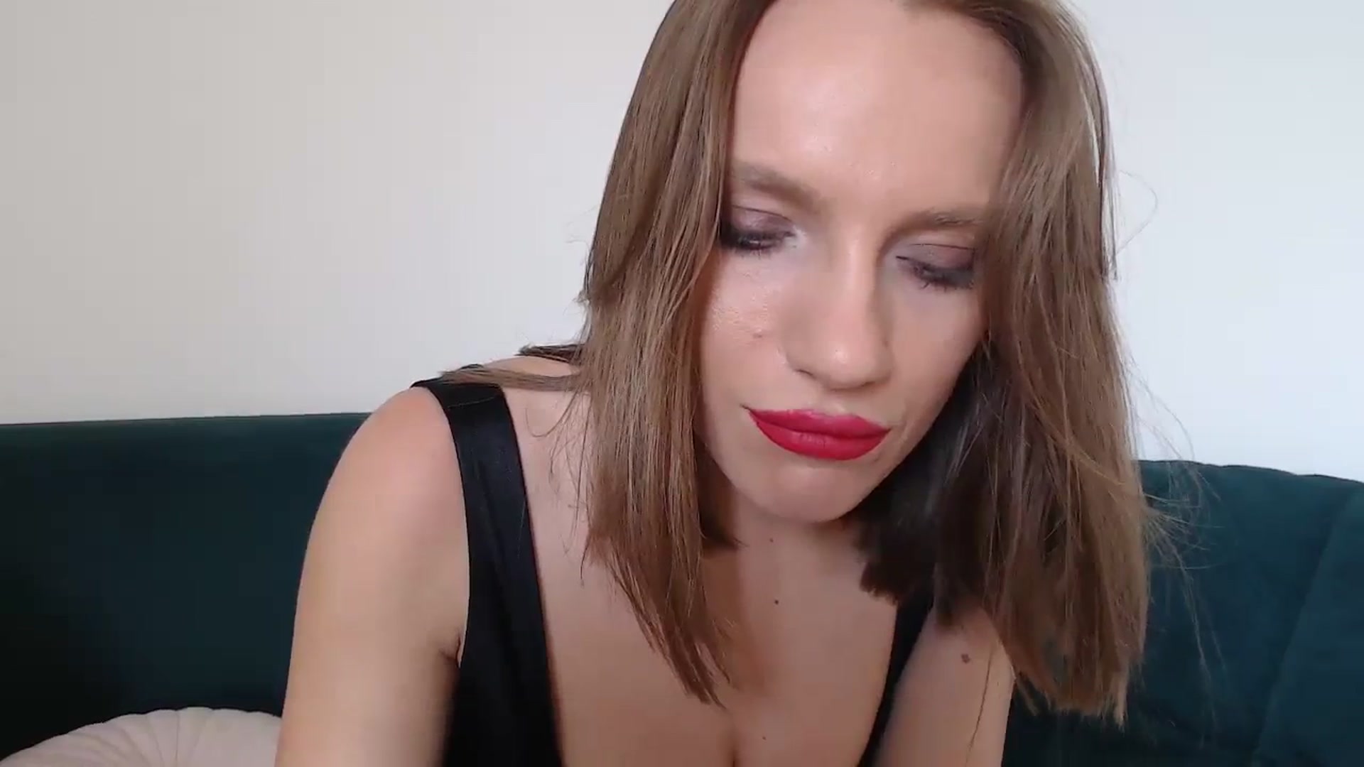 Gallery image thumbnail from call_me_em's myfreecams stream on, 08/03/2023, 07:06 image 13 of 20