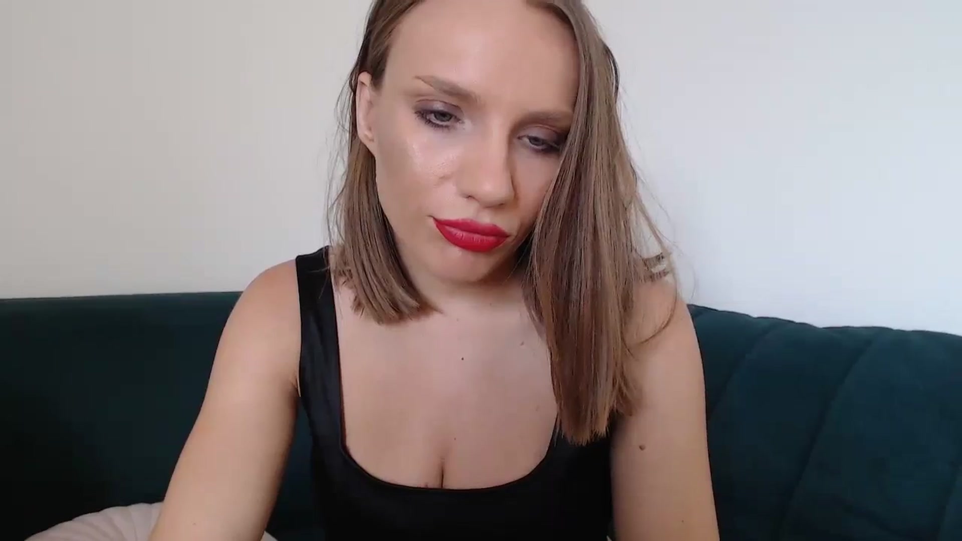 Gallery image thumbnail from call_me_em's myfreecams stream on, 08/03/2023, 07:06 image 6 of 20