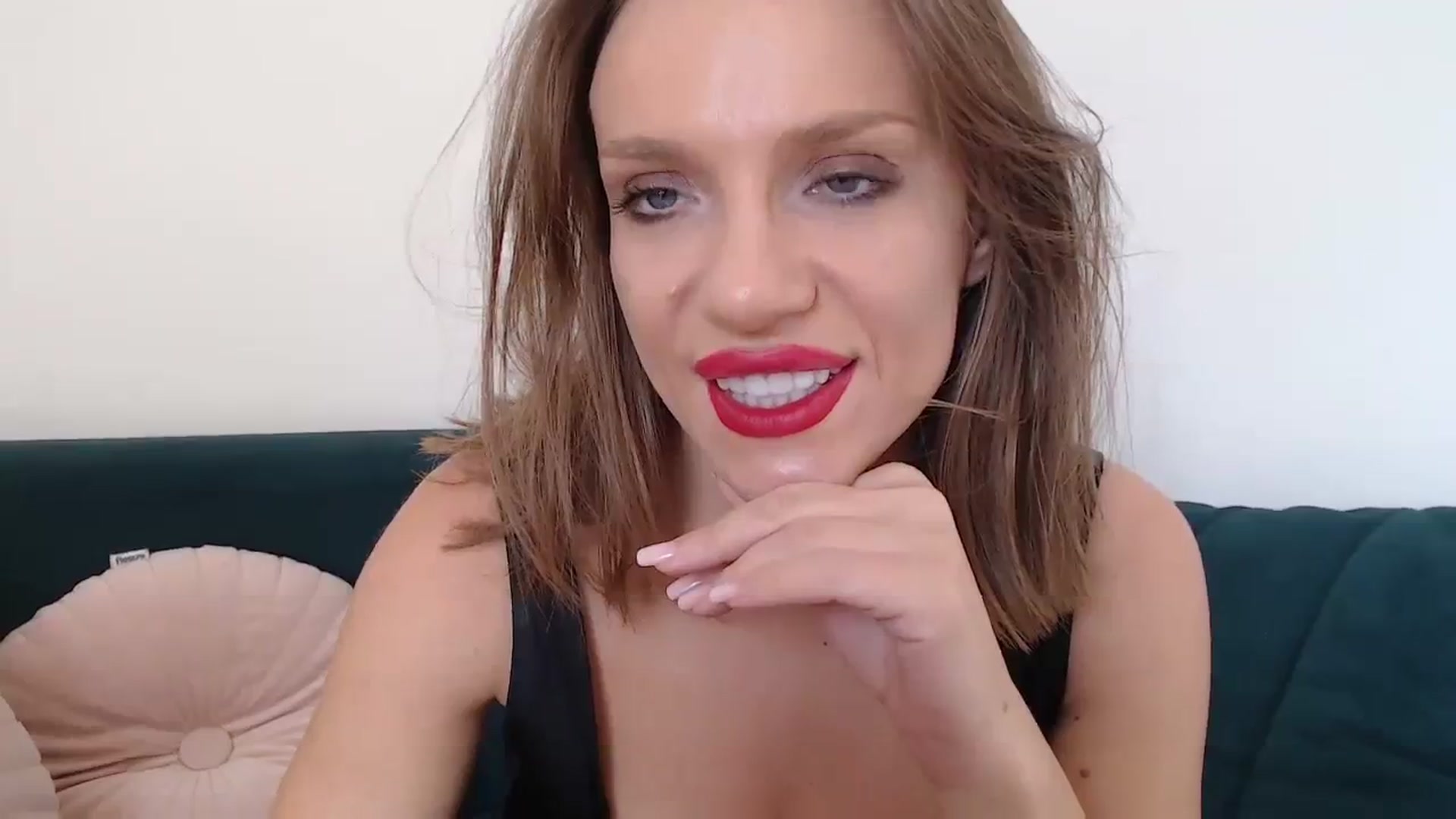Gallery image thumbnail from call_me_em's myfreecams stream on, 08/03/2023, 09:07 image 8 of 20