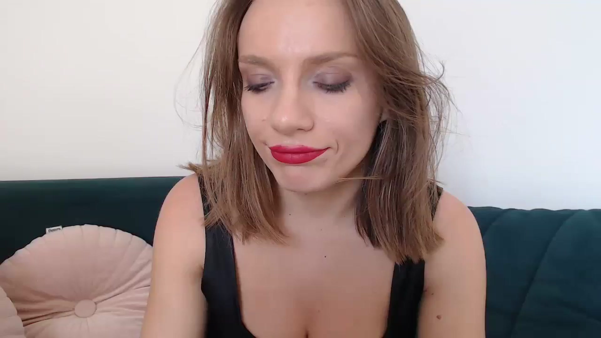Gallery image thumbnail from call_me_em's myfreecams stream on, 08/03/2023, 09:07 image 9 of 20