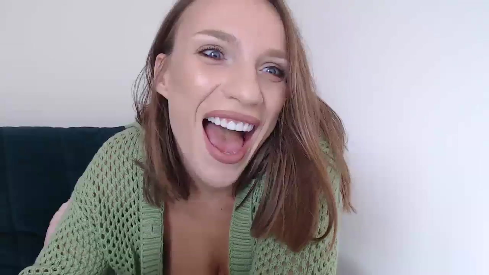Gallery image thumbnail from call_me_em's myfreecams stream on, 08/06/2023, 07:38 image 12 of 20