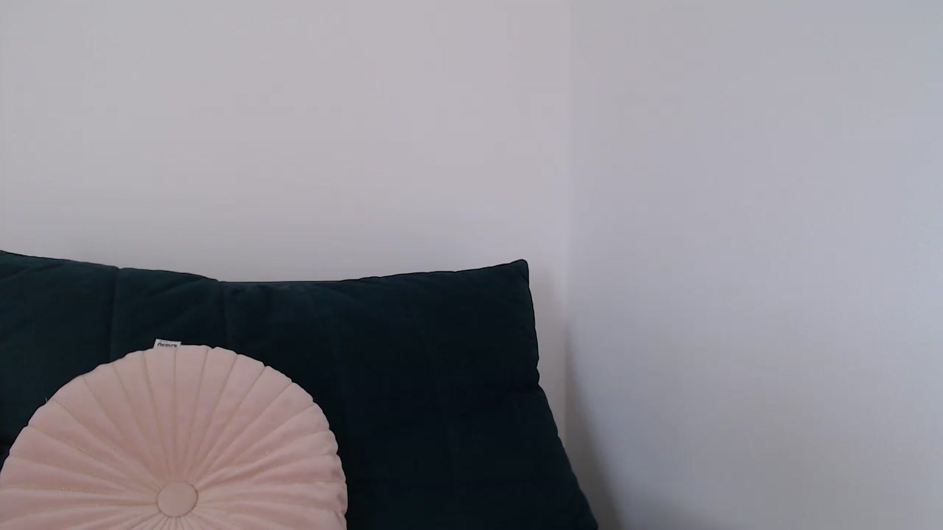 Gallery image thumbnail from call_me_em's myfreecams stream on, 08/06/2023, 08:43 image 5 of 20