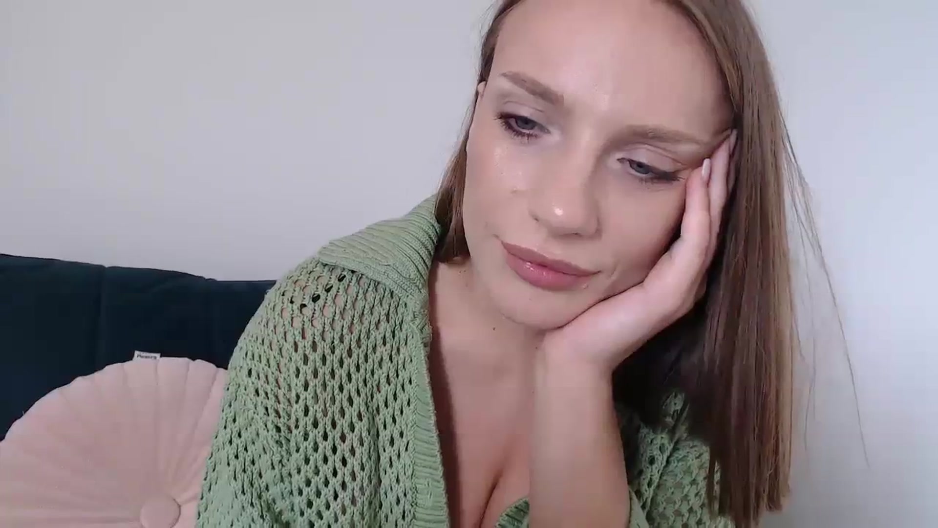 Gallery image thumbnail from call_me_em's myfreecams stream on, 08/06/2023, 08:43 image 11 of 20