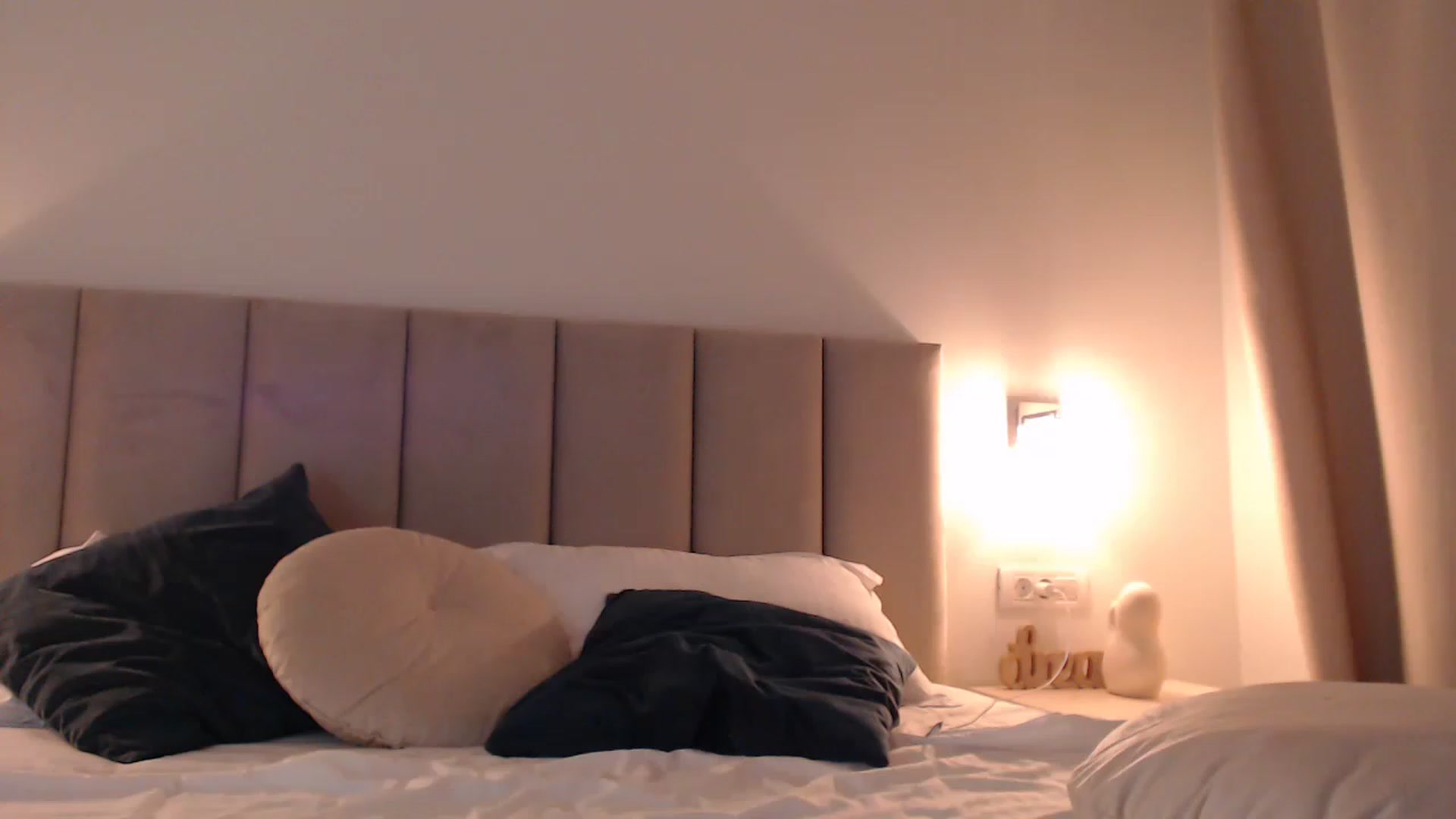 Gallery image thumbnail from call_me_em's myfreecams stream on, 08/09/2023, 19:58 image 10 of 20