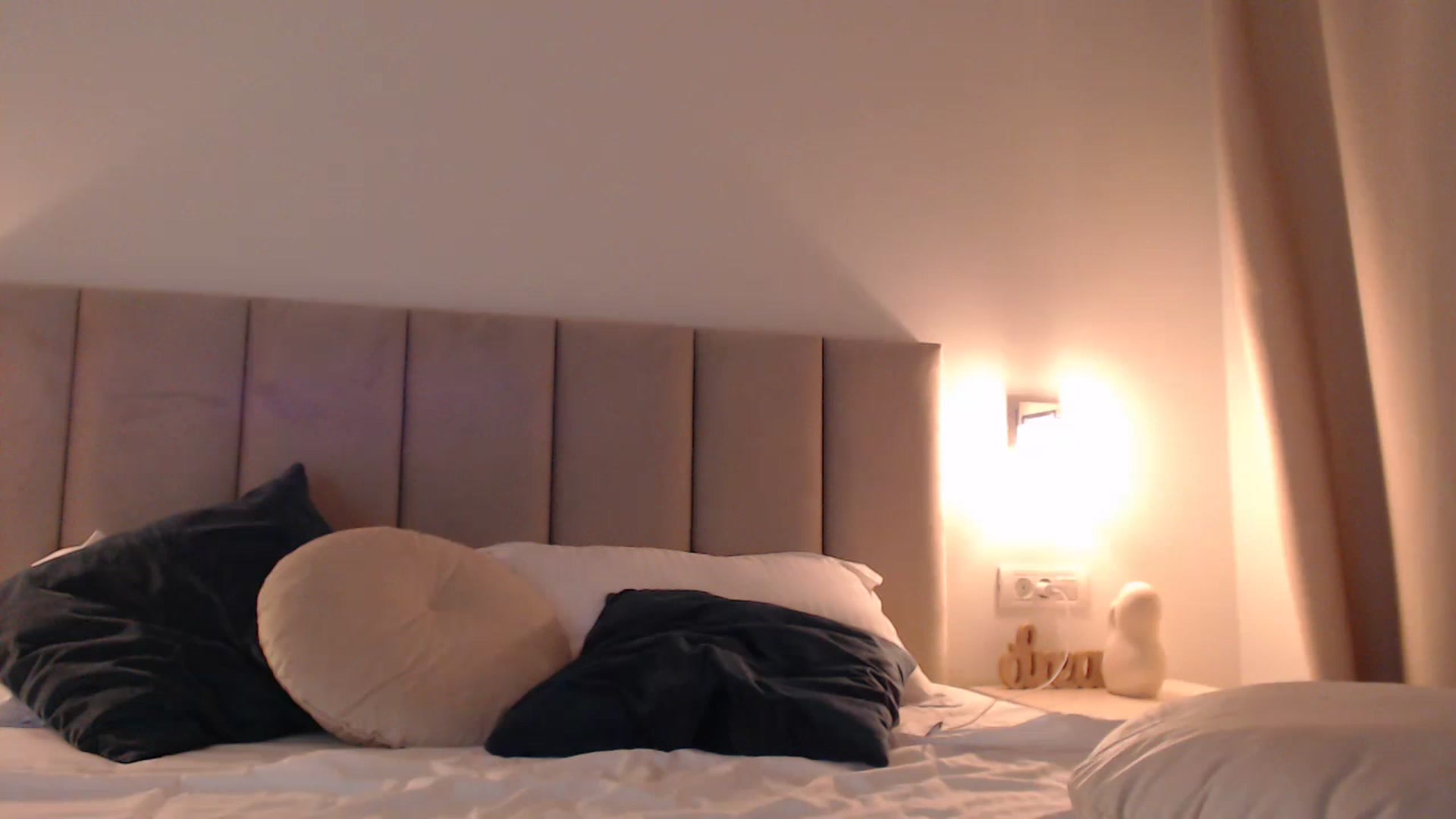 Gallery image thumbnail from call_me_em's myfreecams stream on, 08/09/2023, 19:58 image 9 of 20