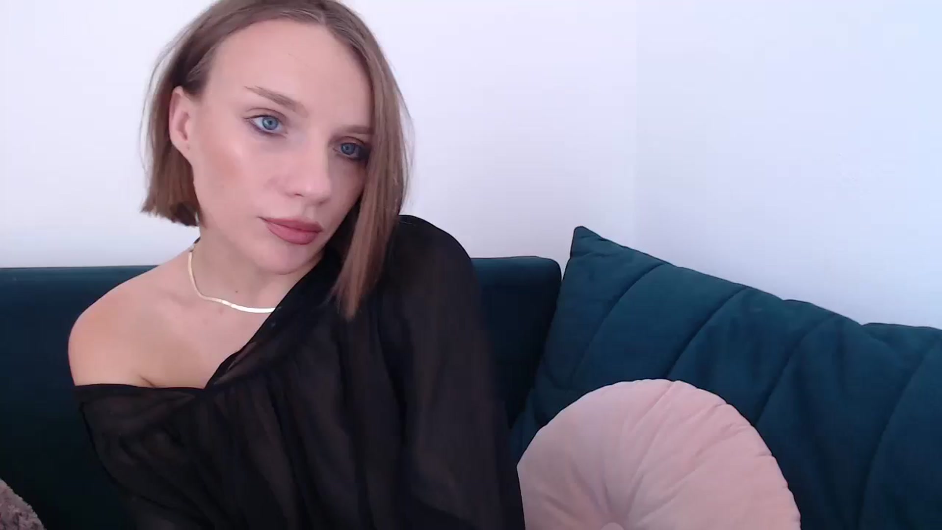 Gallery image thumbnail from call_me_em's myfreecams stream on, 08/14/2023, 10:11 image 3 of 20