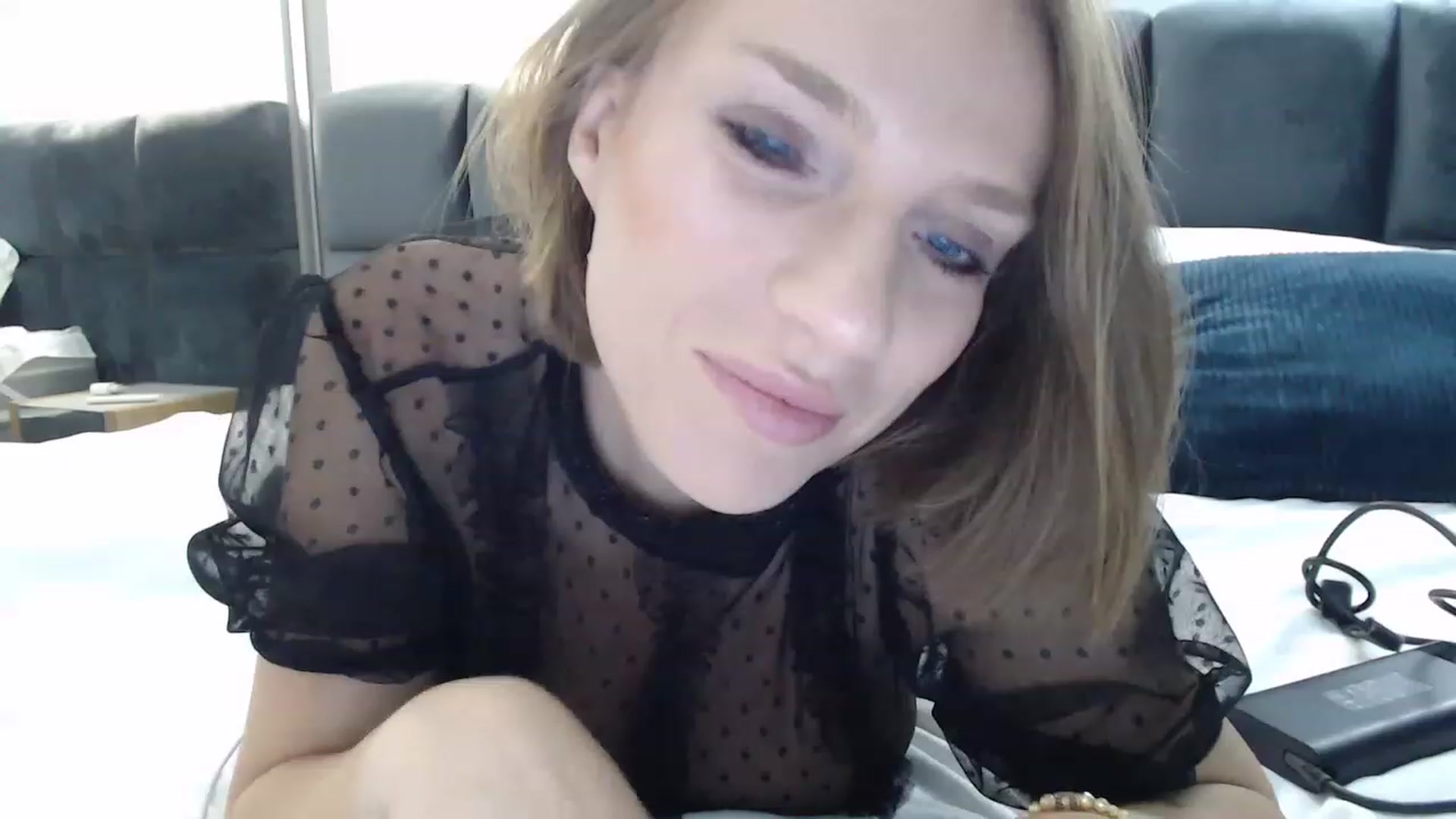 Gallery image thumbnail from call_me_em's myfreecams stream on, 08/18/2023, 18:11 image 17 of 20