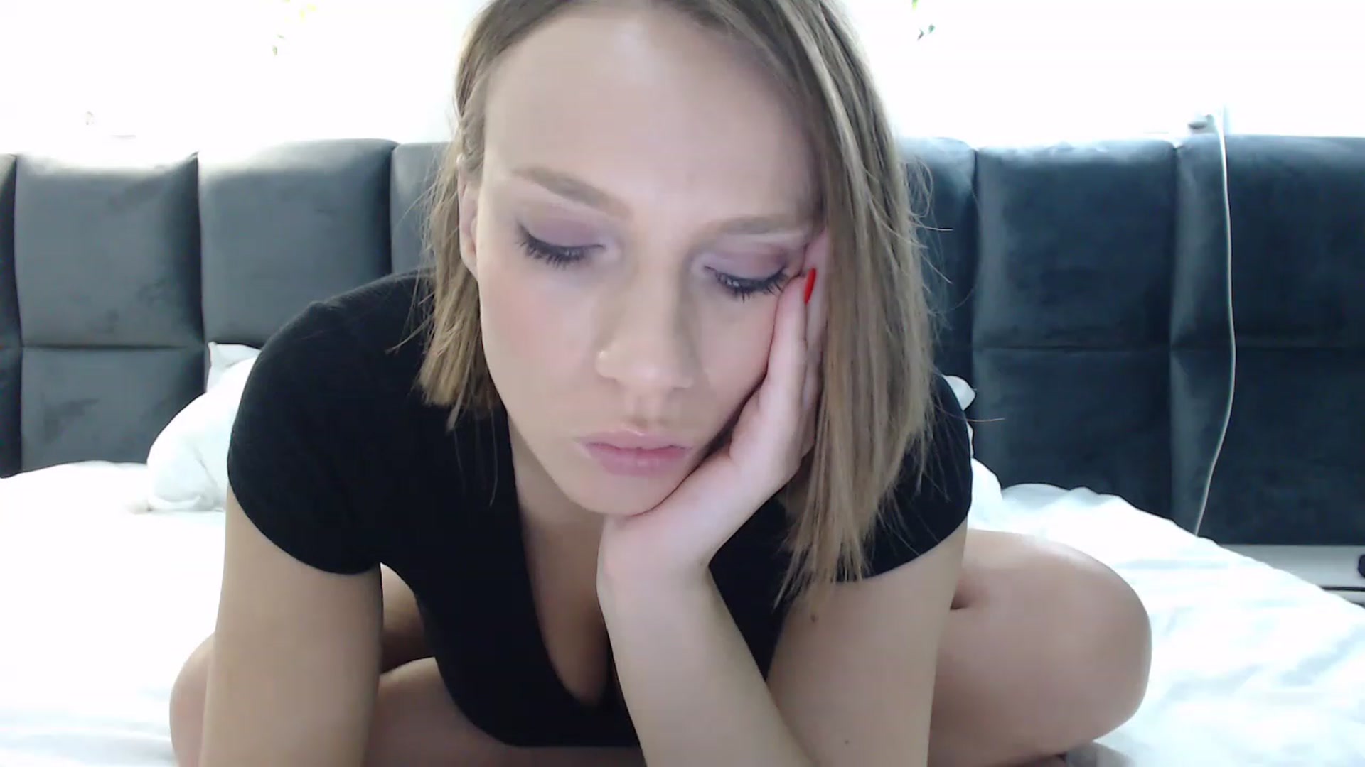 Gallery image thumbnail from call_me_em's myfreecams stream on, 08/19/2023, 20:09 image 16 of 20