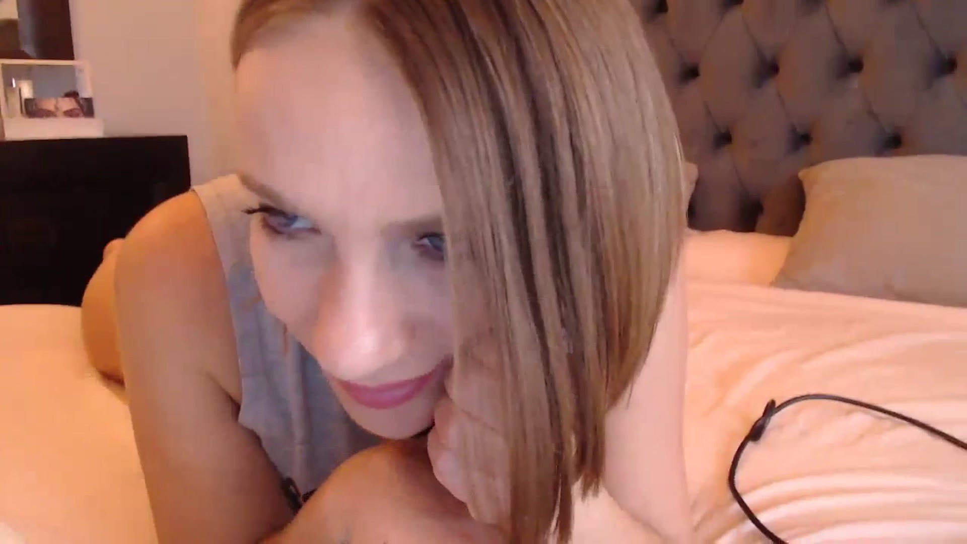 Gallery image thumbnail from call_me_em's myfreecams stream on, 09/15/2023, 08:24 image 2 of 20