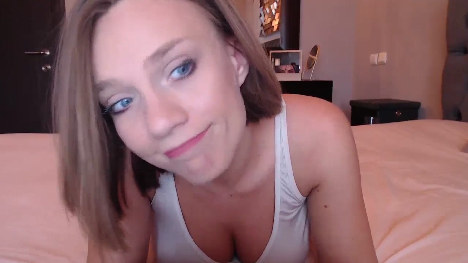 Gallery image thumbnail from call_me_em's myfreecams stream on, 09/17/2023, 09:14 image 16 of 20