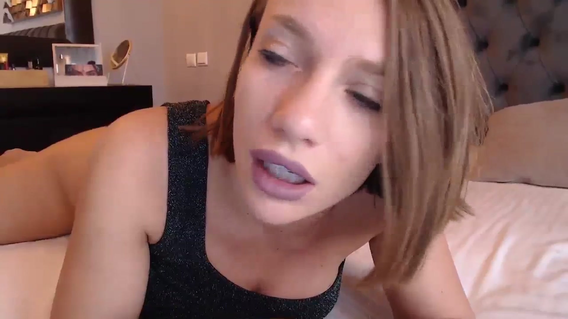 Gallery image thumbnail from call_me_em's myfreecams stream on, 09/24/2023, 08:09 image 9 of 20