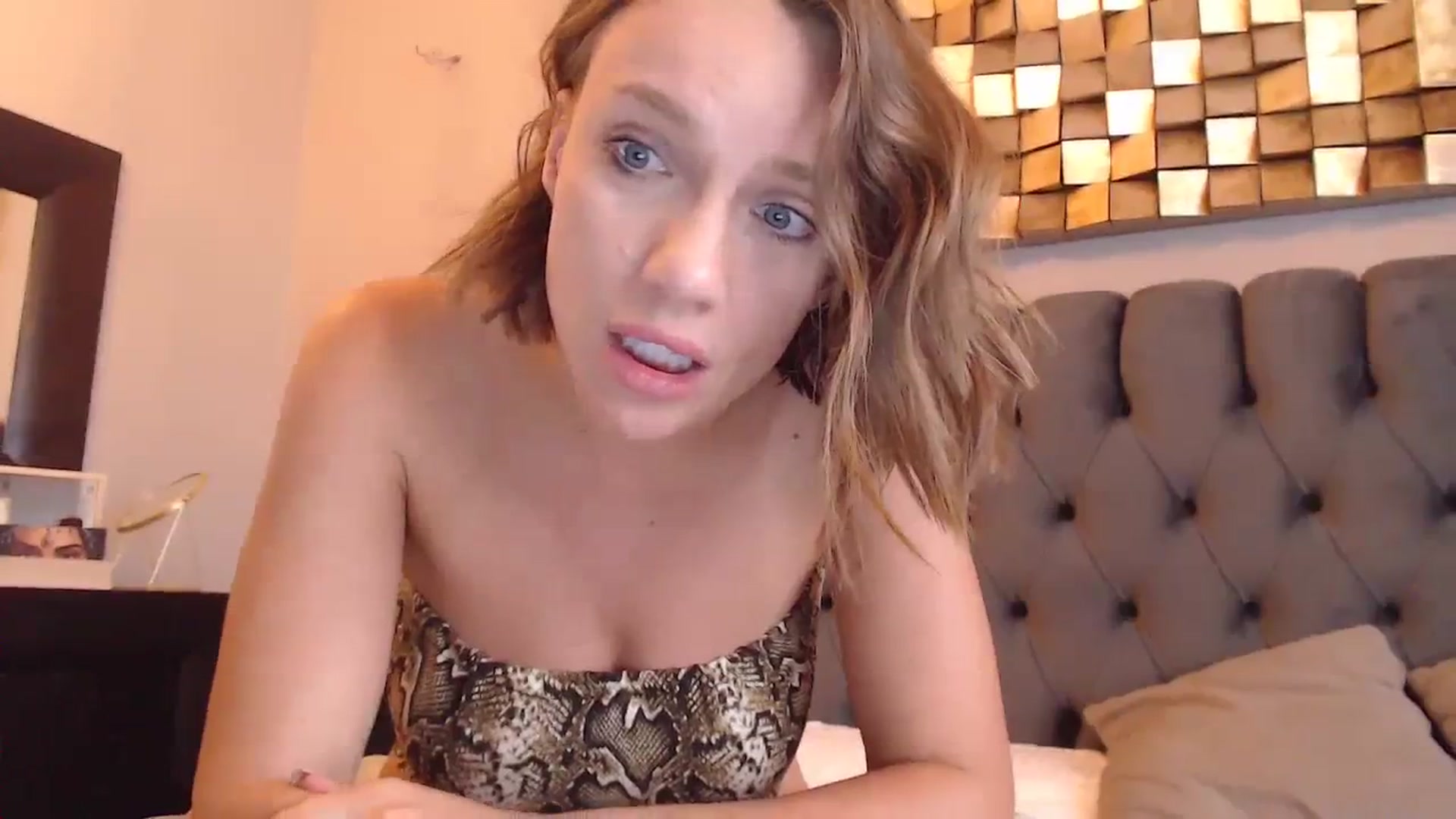 Gallery image thumbnail from call_me_em's myfreecams stream on, 09/29/2023, 14:08 image 11 of 20