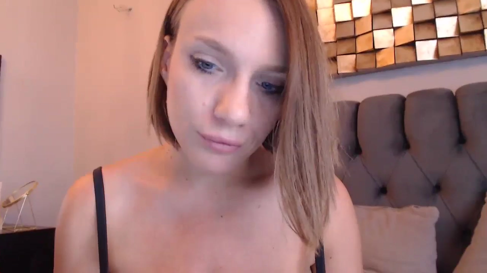 Gallery image thumbnail from call_me_em's myfreecams stream on, 09/30/2023, 09:06 image 7 of 20