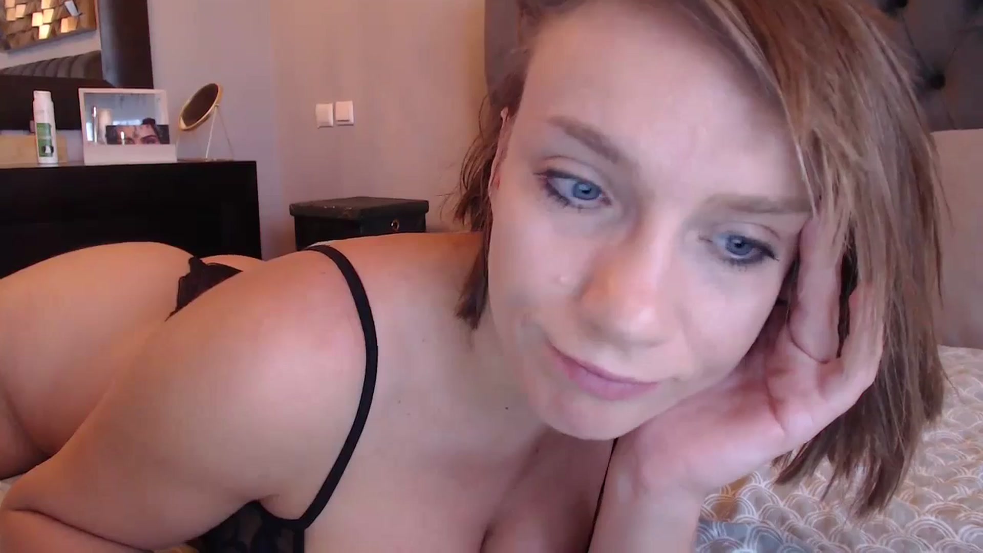 Gallery image thumbnail from call_me_em's myfreecams stream on, 10/04/2023, 08:30 image 9 of 20