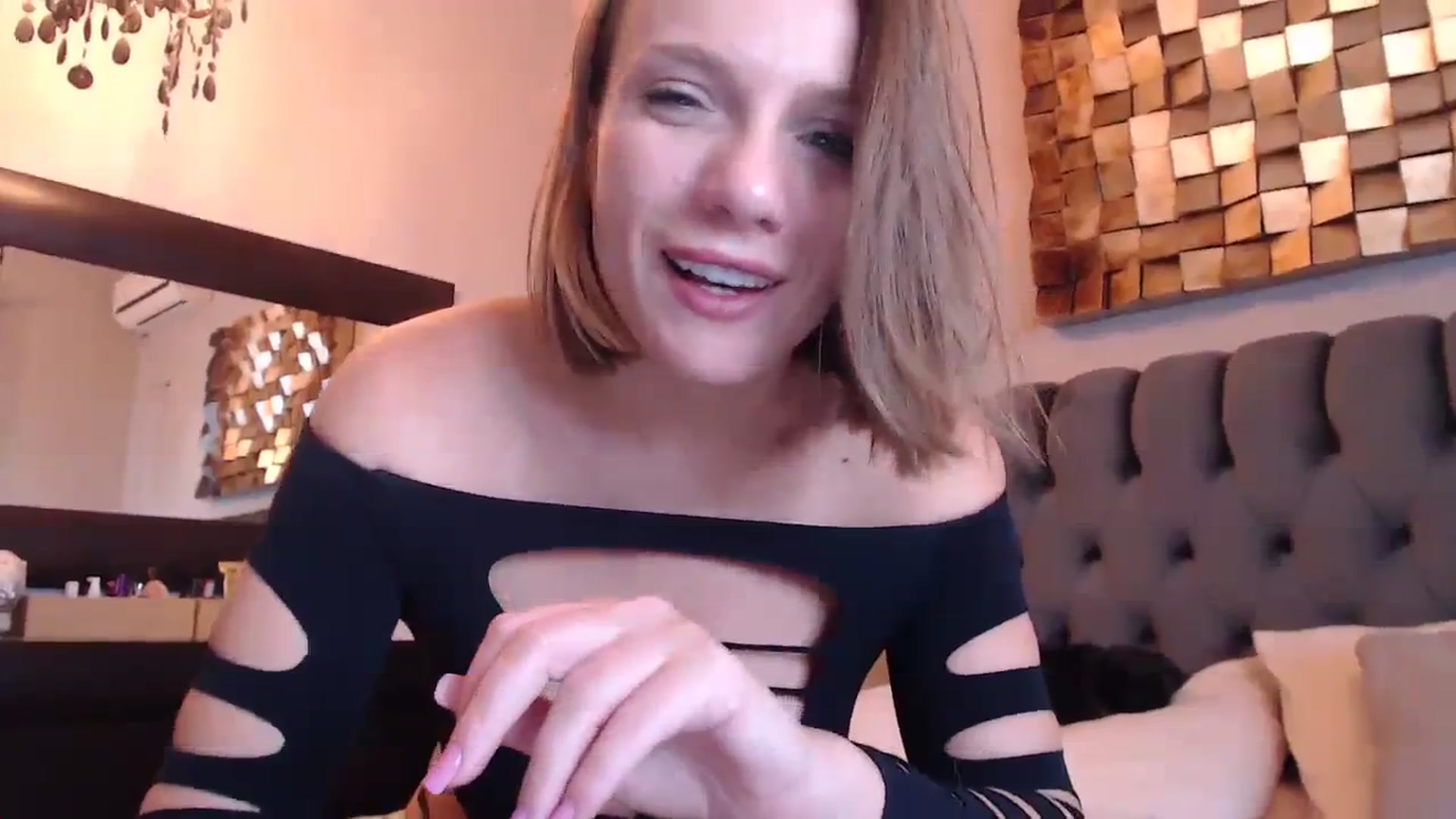 Gallery image thumbnail from call_me_em's myfreecams stream on, 10/25/2023, 10:40 image 18 of 20