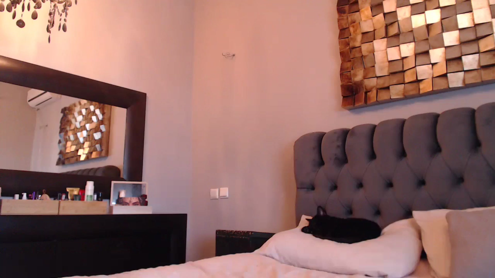 Gallery image thumbnail from call_me_em's myfreecams stream on, 10/25/2023, 10:40 image 5 of 20