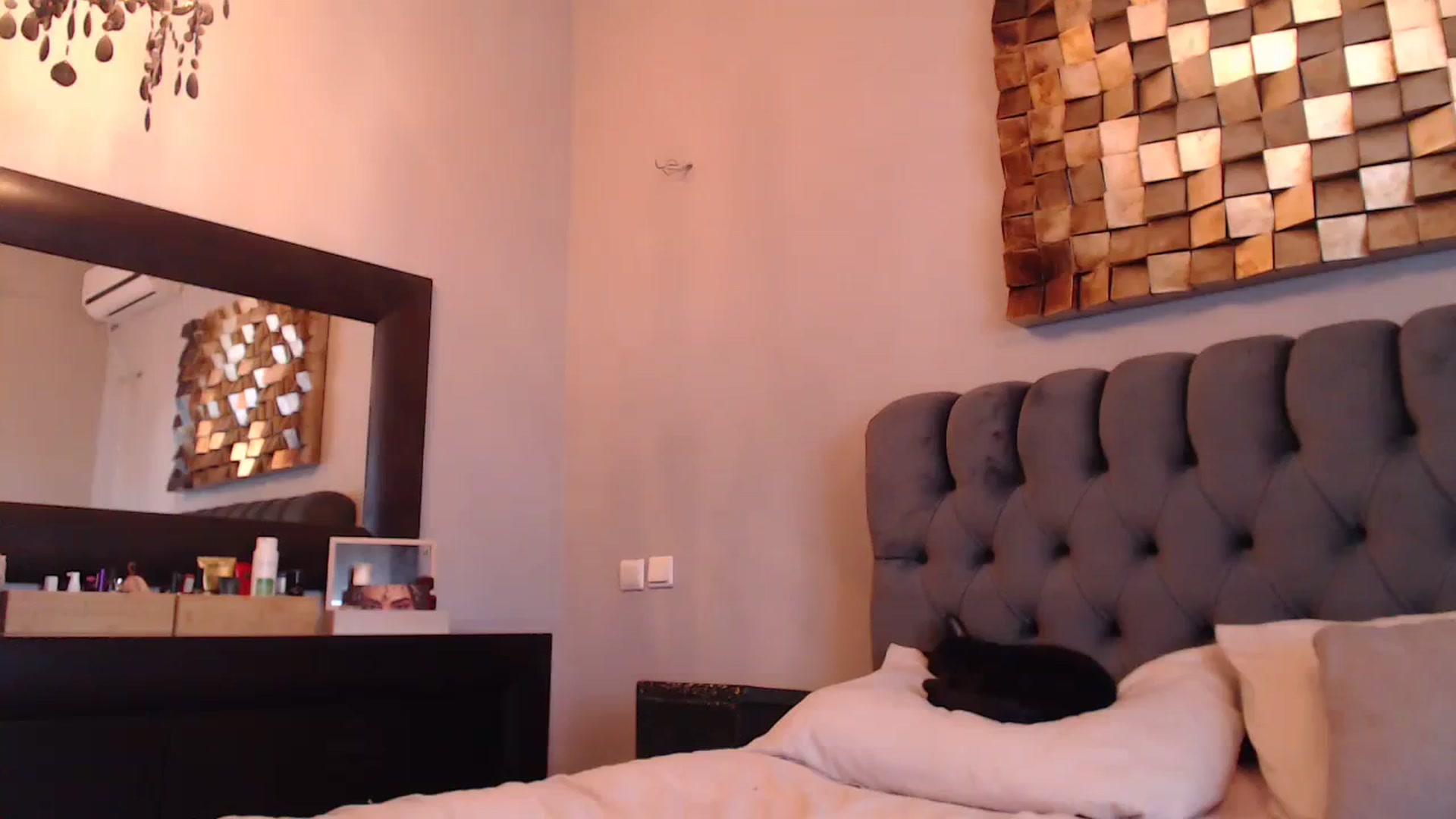 Gallery image thumbnail from call_me_em's myfreecams stream on, 10/25/2023, 10:40 image 6 of 20