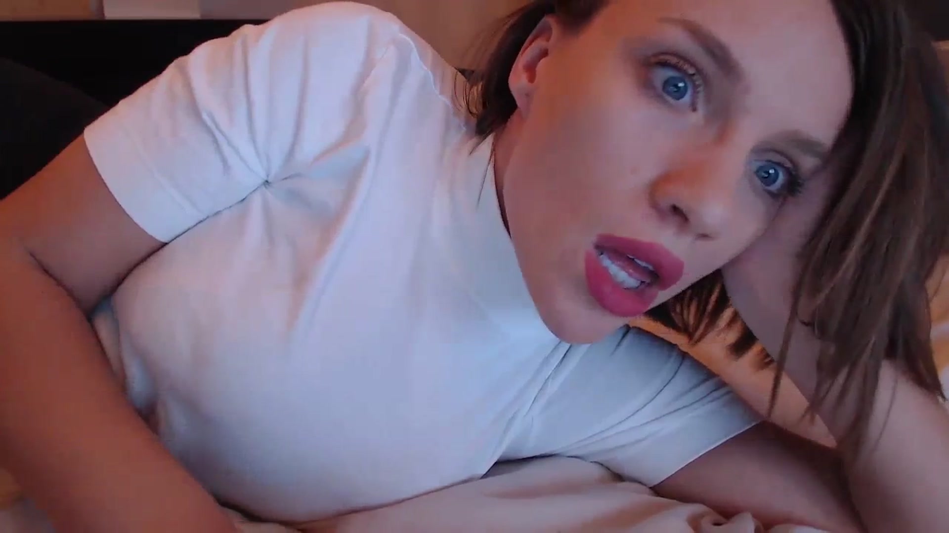 Gallery image thumbnail from call_me_em's myfreecams stream on, 10/25/2023, 14:17 image 12 of 20