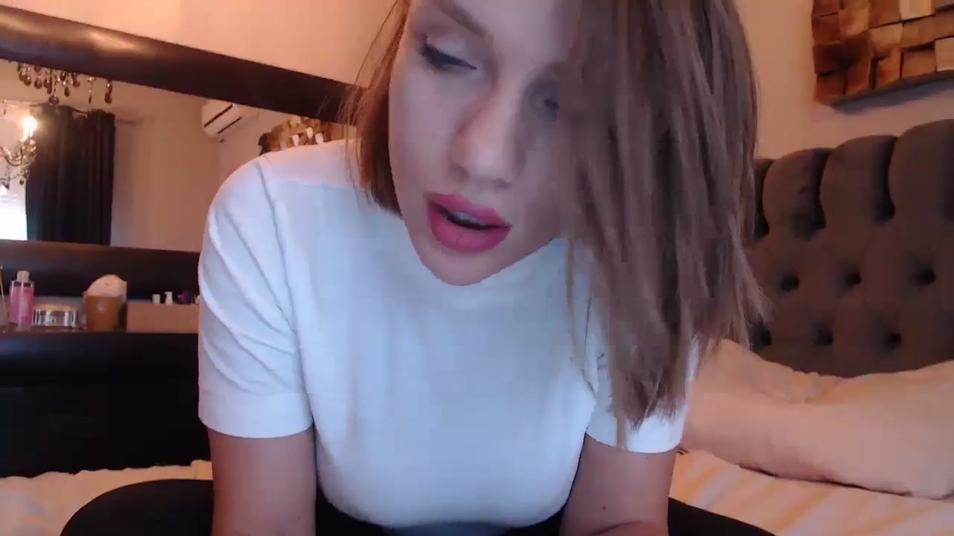 Gallery image thumbnail from call_me_em's myfreecams stream on, 10/25/2023, 14:17 image 17 of 20