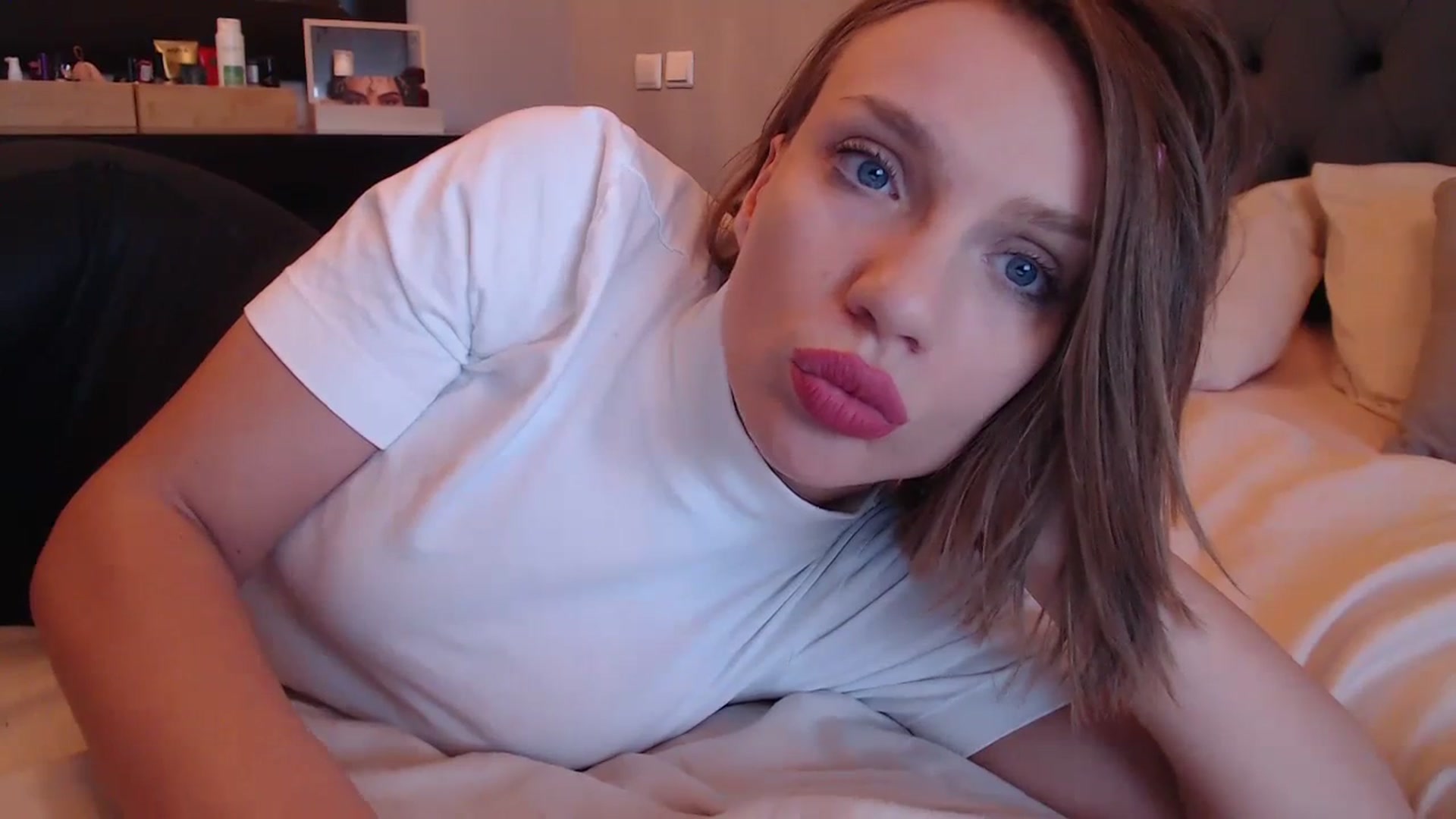 Gallery image thumbnail from call_me_em's myfreecams stream on, 10/25/2023, 14:17 image 2 of 20