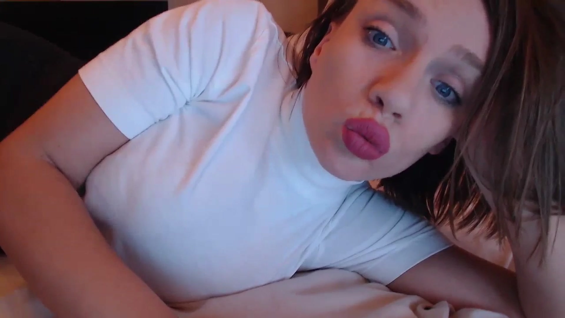 Gallery image thumbnail from call_me_em's myfreecams stream on, 10/25/2023, 14:17 image 13 of 20