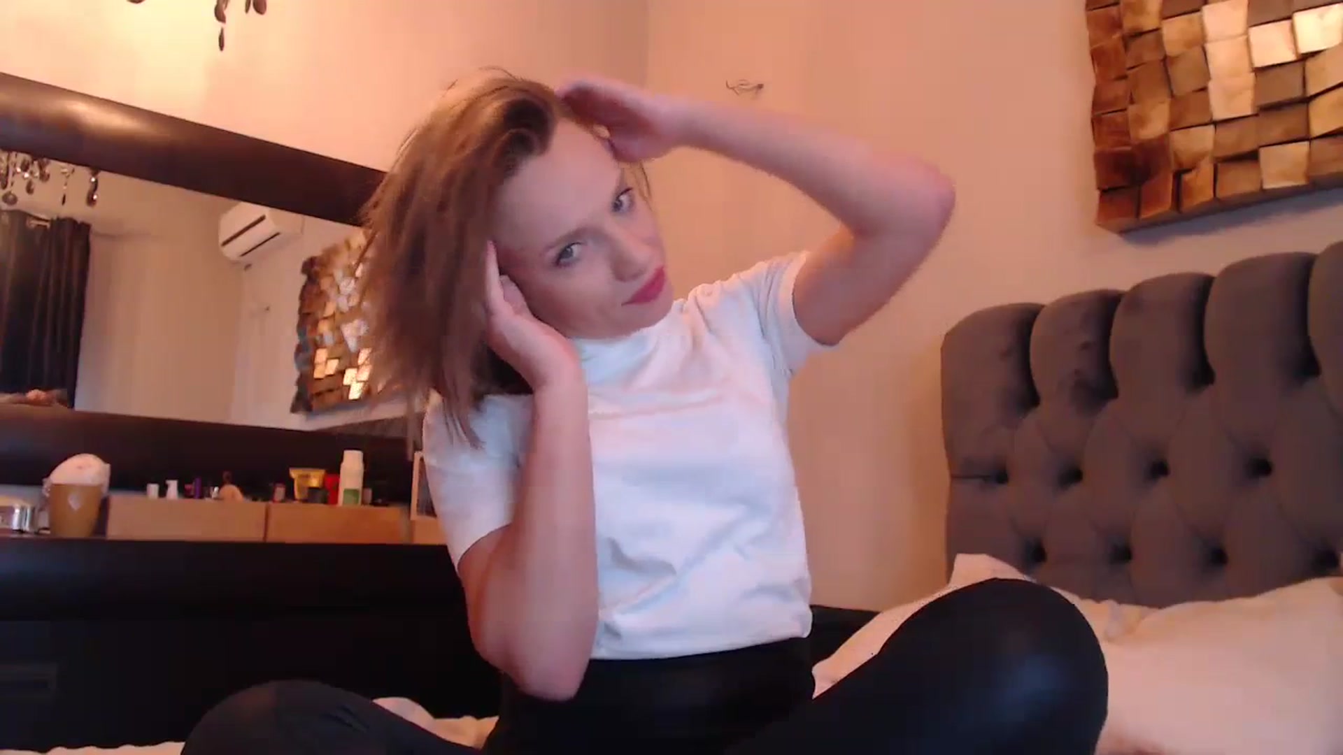 Gallery image thumbnail from call_me_em's myfreecams stream on, 10/25/2023, 14:17 image 20 of 20