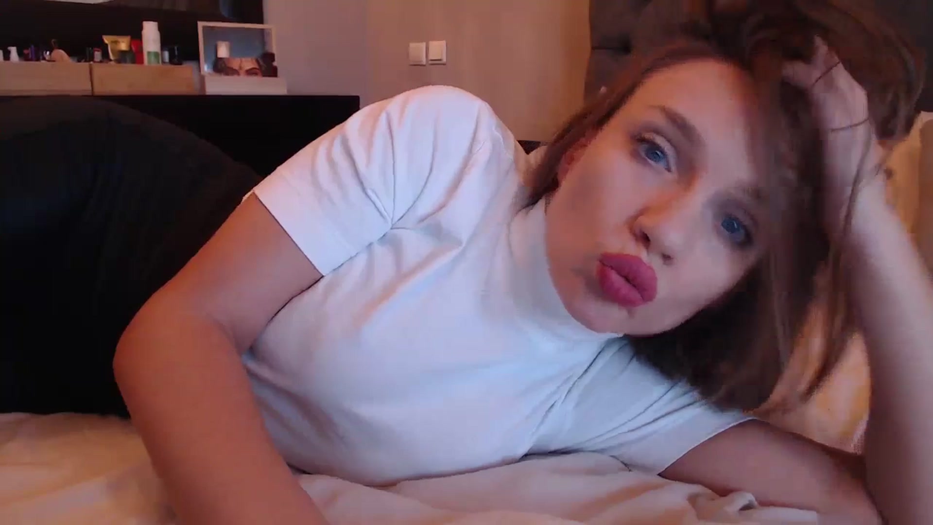 Gallery image thumbnail from call_me_em's myfreecams stream on, 10/25/2023, 14:17 image 5 of 20