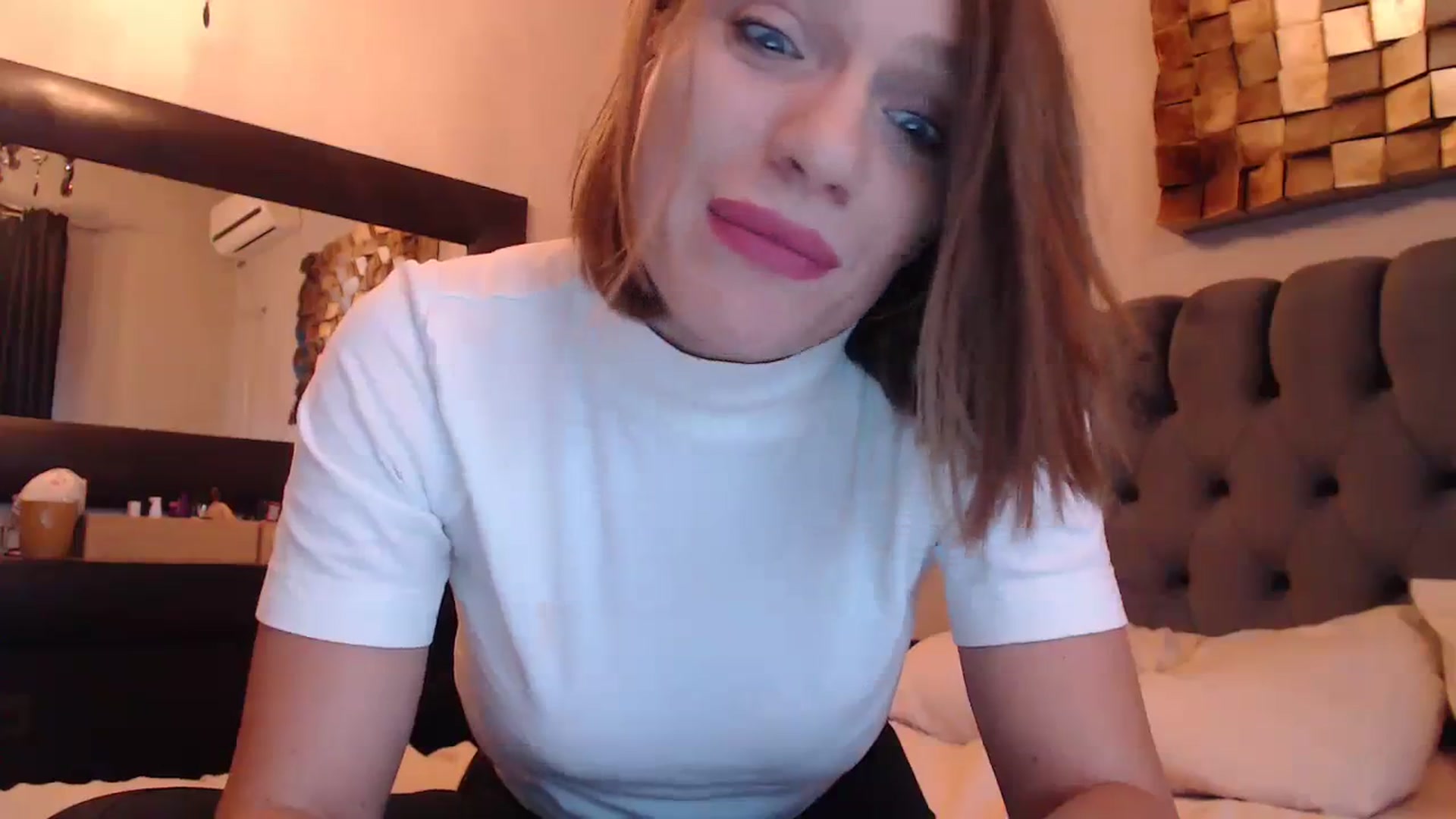 Gallery image thumbnail from call_me_em's myfreecams stream on, 10/25/2023, 14:49 image 12 of 20