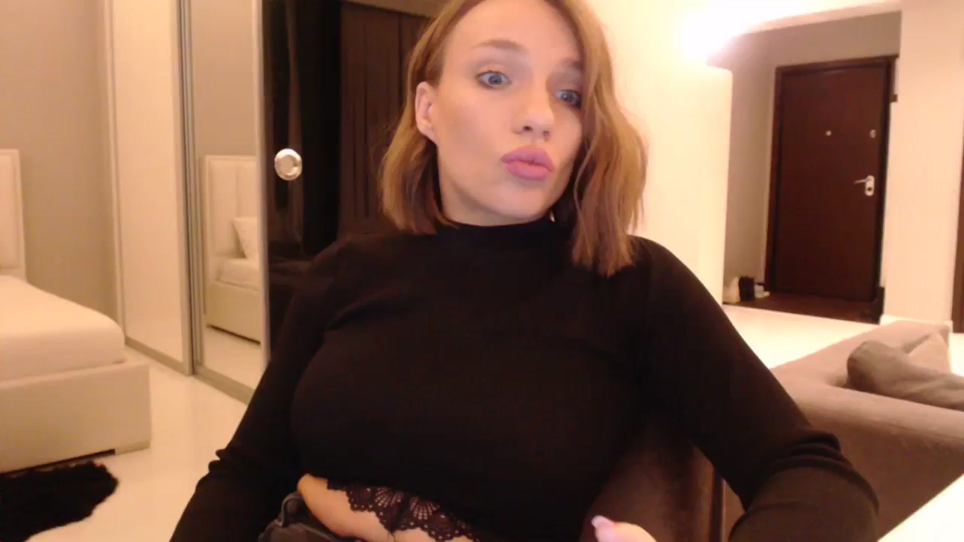 Gallery image thumbnail from call_me_em's myfreecams stream on, 11/05/2023, 17:27 image 10 of 20