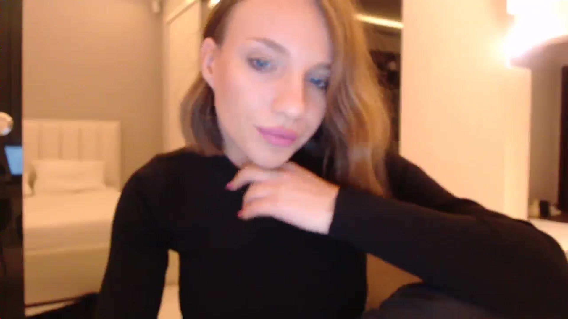 Gallery image thumbnail from call_me_em's myfreecams stream on, 11/05/2023, 17:27 image 3 of 20