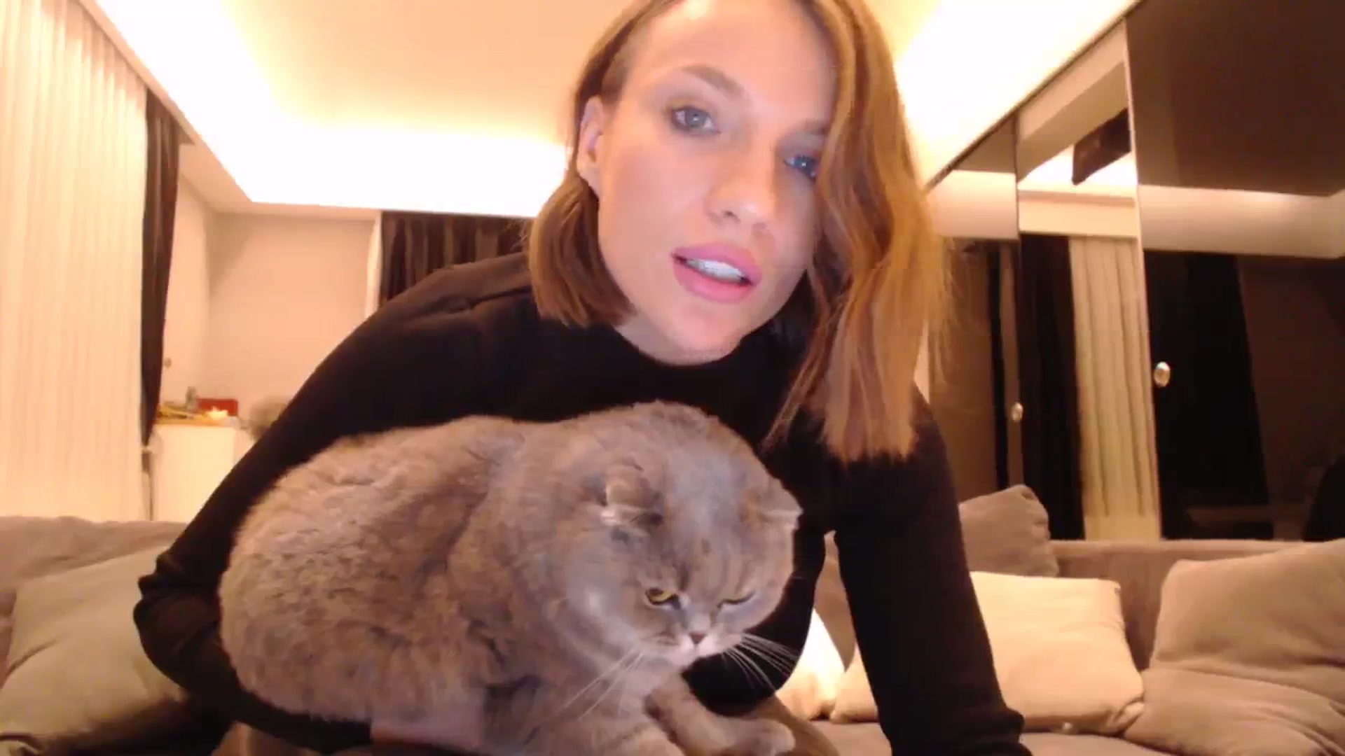 Gallery image thumbnail from call_me_em's myfreecams stream on, 11/05/2023, 17:27 image 17 of 20