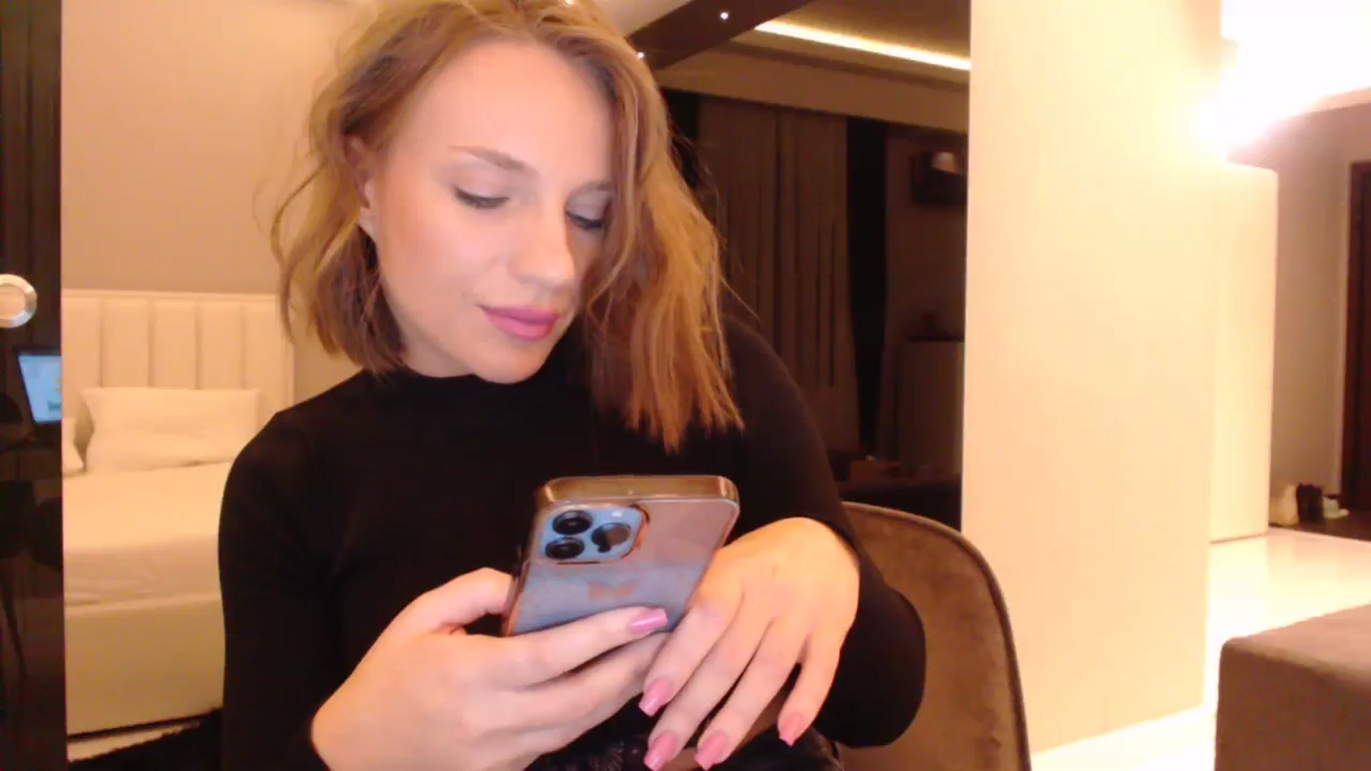 Gallery image thumbnail from call_me_em's myfreecams stream on, 11/05/2023, 17:27 image 5 of 20