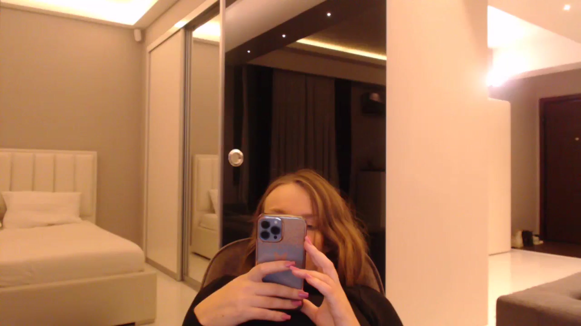 Gallery image thumbnail from call_me_em's myfreecams stream on, 11/05/2023, 17:27 image 16 of 20