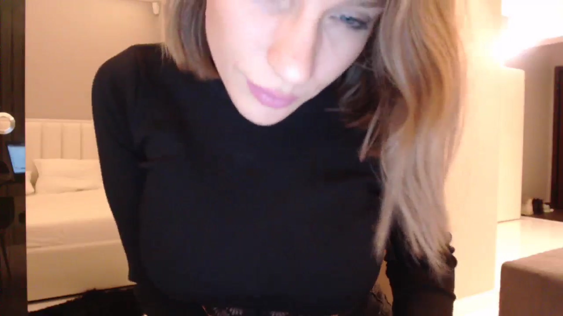 Gallery image thumbnail from call_me_em's myfreecams stream on, 11/05/2023, 17:27 image 4 of 20